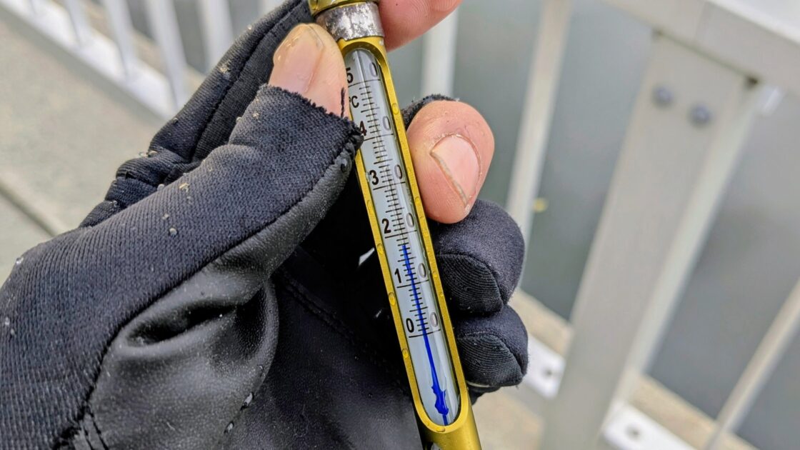 水温計の画像。水温は18℃