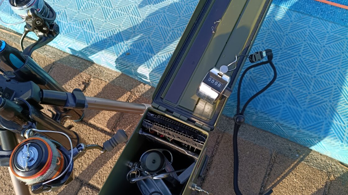 納竿時にタックルボックスの蓋においたカウンターを撮影。今回の釣果8匹がカウンターに表示されている。