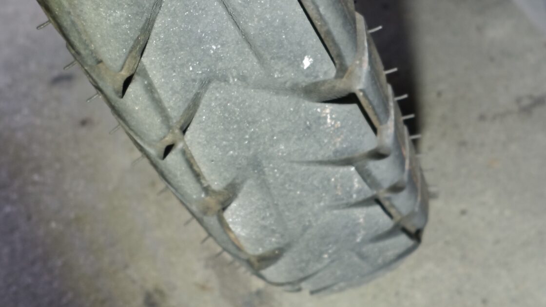 交換前のリアタイヤの画像